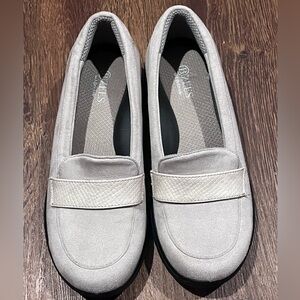 Clarks Women's Light Taupe Suede Slip-On Loafers
BZees brand for Lifestride.